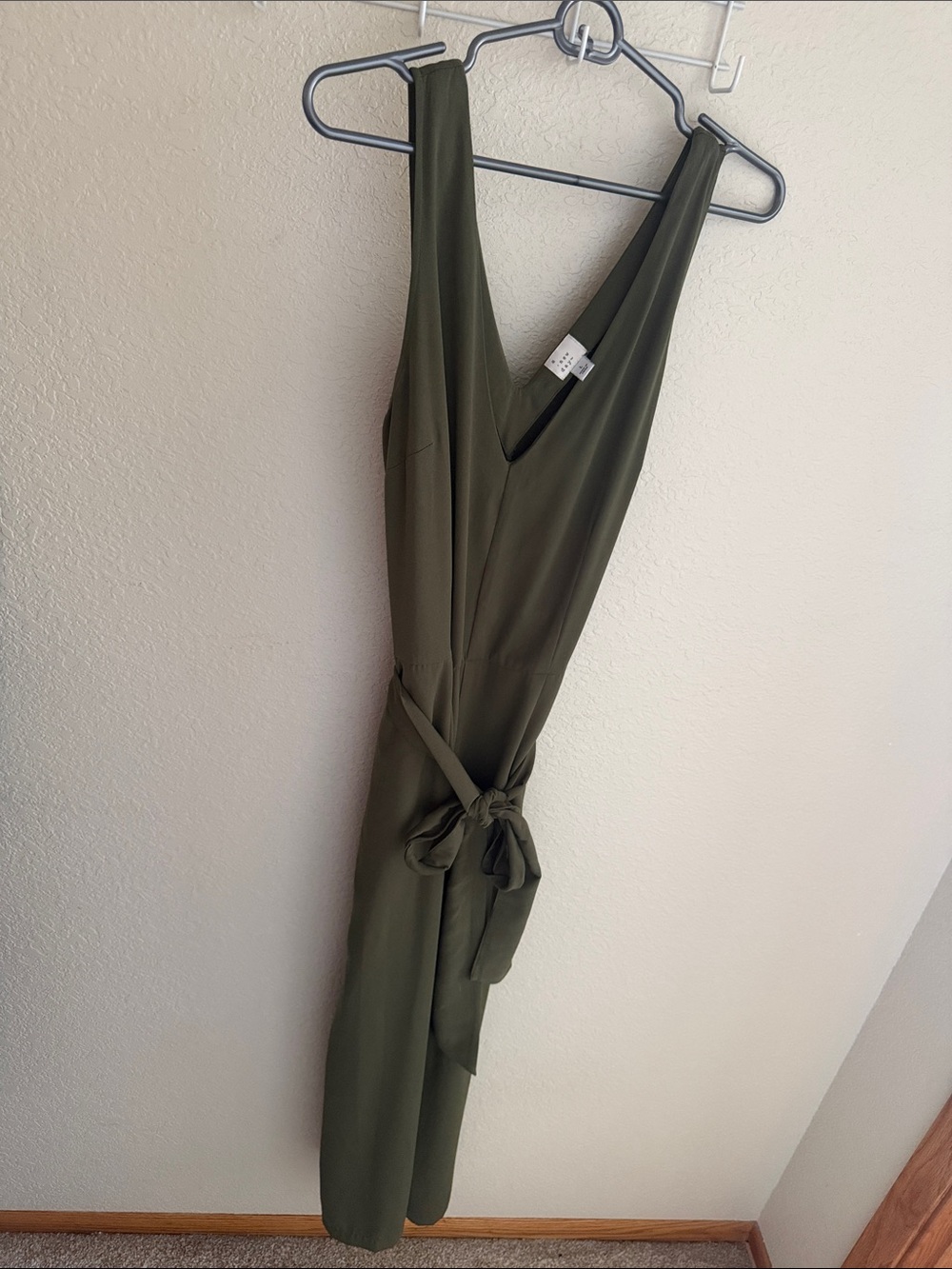 V-Neck Olive Green Sleeveless Jumpsuit with Tie Waist